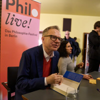Philo.live! 2025: 14.11. Vom Umgang mit Verlusten – und wie wir die Zukunft zurückgewinnen. Mit Juli Zeh und Andreas Reckwitz, Mod.: Svenja Flaßpöhler ©Marcus Glahn