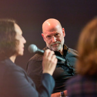 Philo.live! 2025: 16.11. Die Mitte des Lebens –  die besten Jahre? Mit Barbara Bleisch und Lucy Fricke. Mod.: Florian Werner ©Marcus Glahn