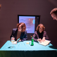 Philo.live! 2025: 16.11. Die Mitte des Lebens –  die besten Jahre? Mit Barbara Bleisch und Lucy Fricke. Mod.: Florian Werner ©Marcus Glahn